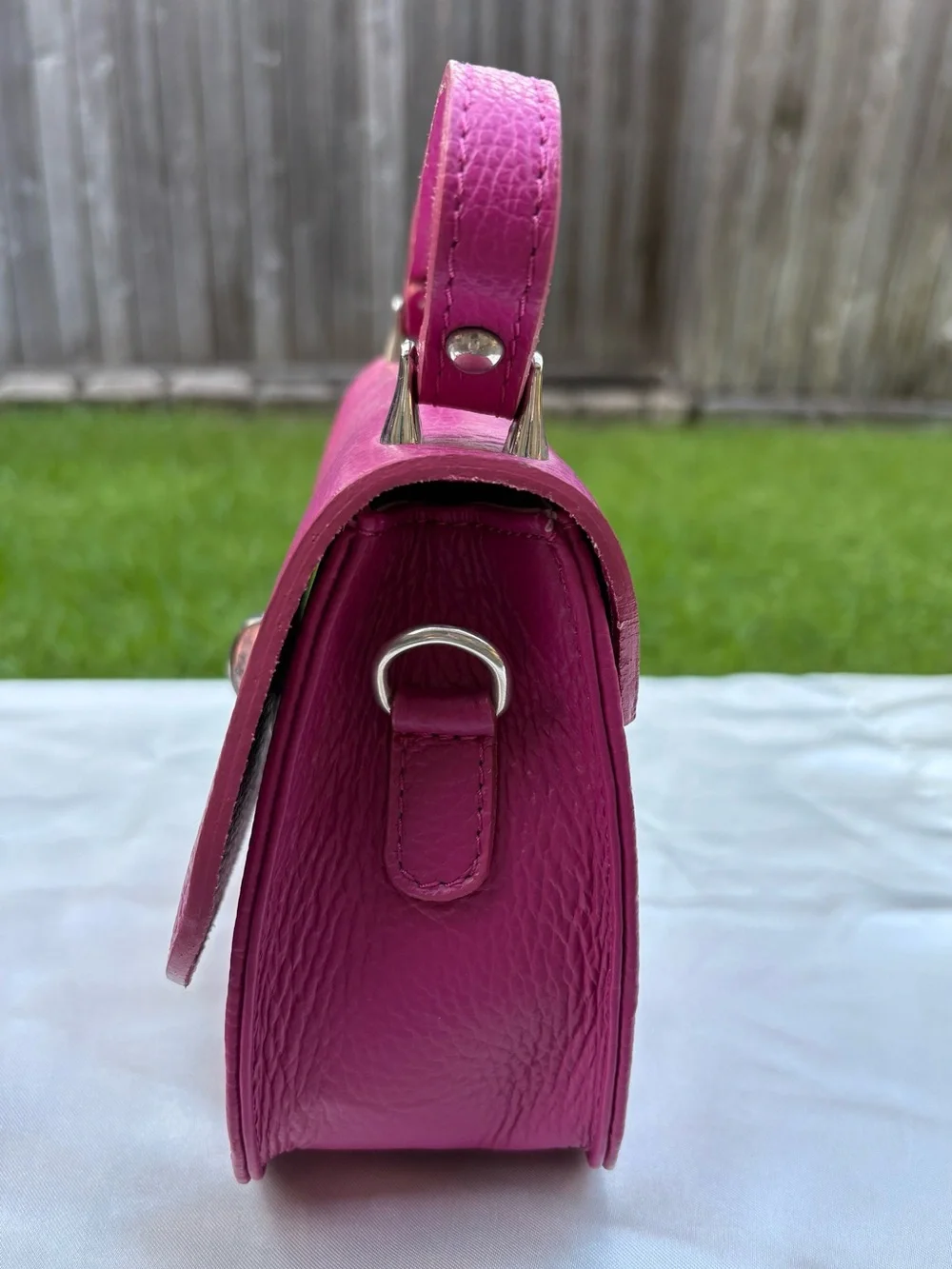 Vibrant classy fuschia Top-Handle pebbled Leather satchel from Italy - Picture 4 of 8